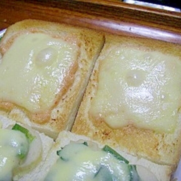 簡単！旨い！辛子明太子マヨネーズのチーズトースト！